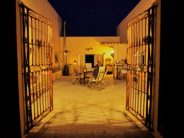 Patio by night bij Vakantiehuis Casa Espinal in Spanje, te huur via 123casitas